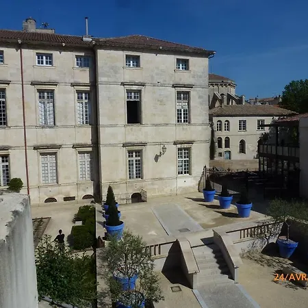 Les Meubles Du Chapitre * Nîmes